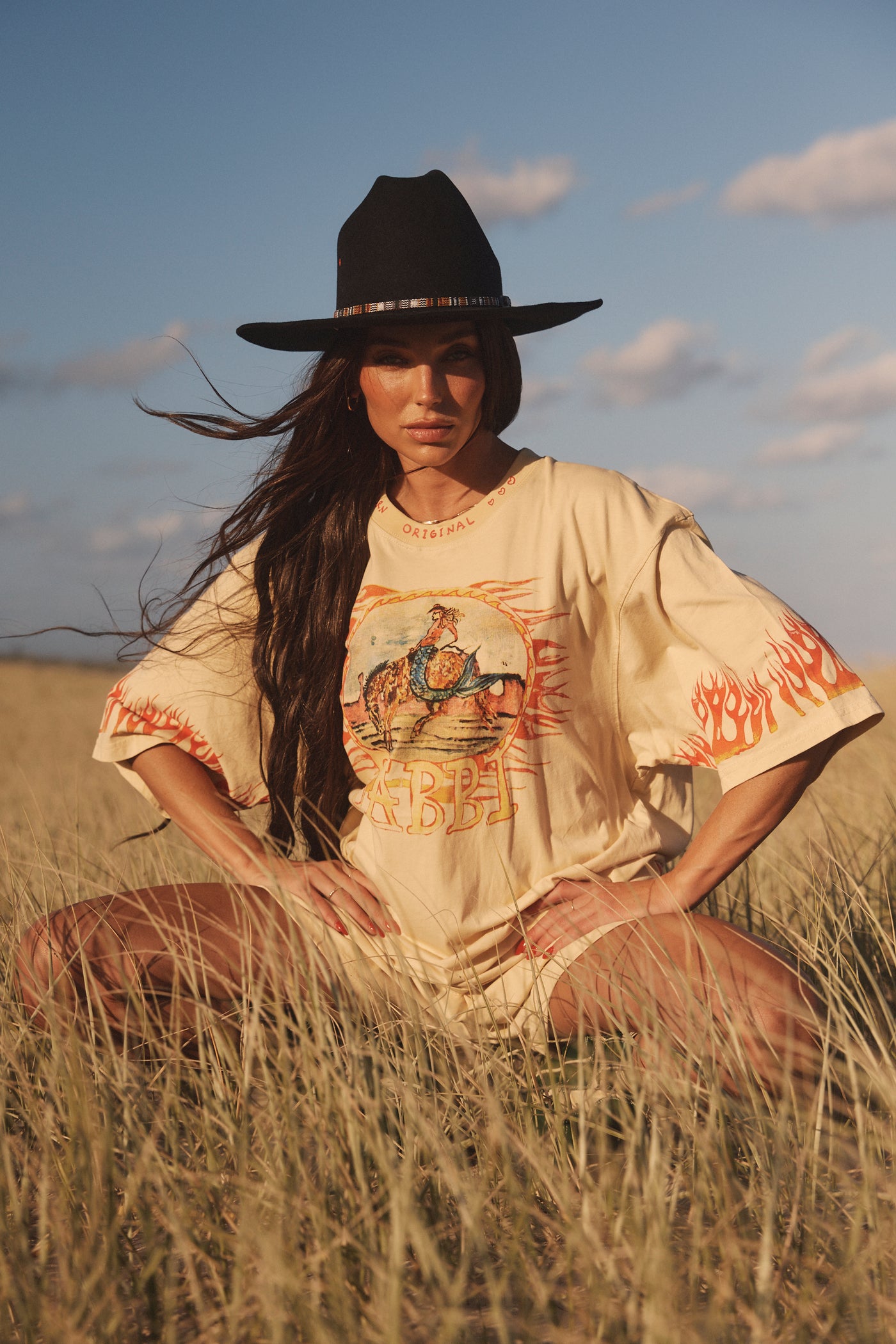 SABBI THE VERY OVERSIZED FLAMING COWBOY TEE SAND