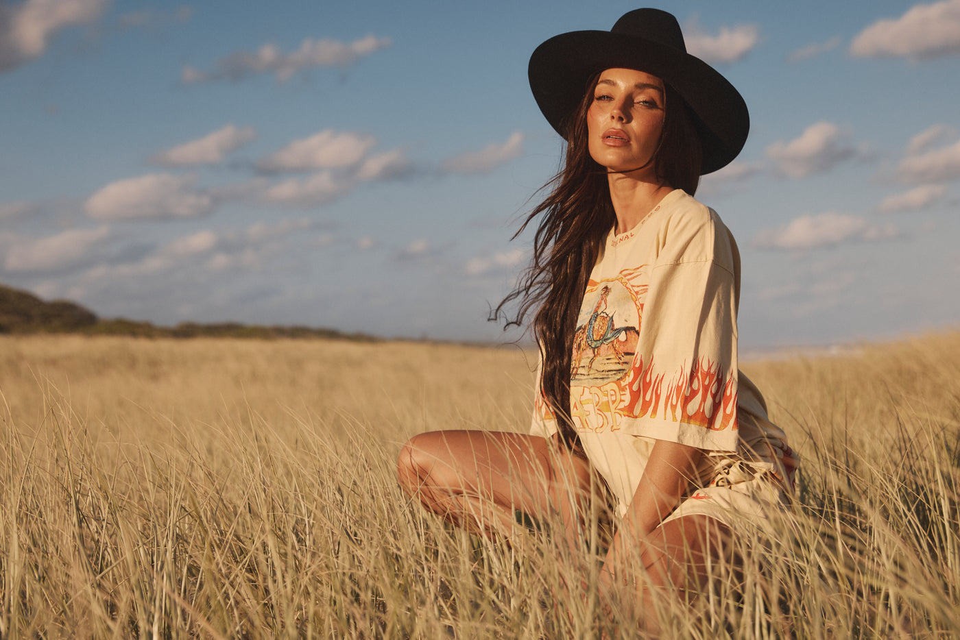 SABBI THE VERY OVERSIZED FLAMING COWBOY TEE SAND