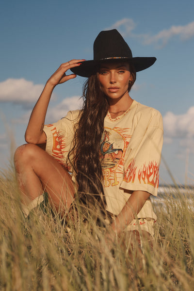 SABBI THE VERY OVERSIZED FLAMING COWBOY TEE SAND