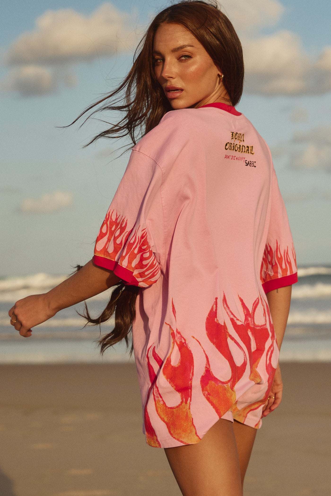 SABBI THE VERY OVERSIZED FLAMING COWBOY TEE PINK